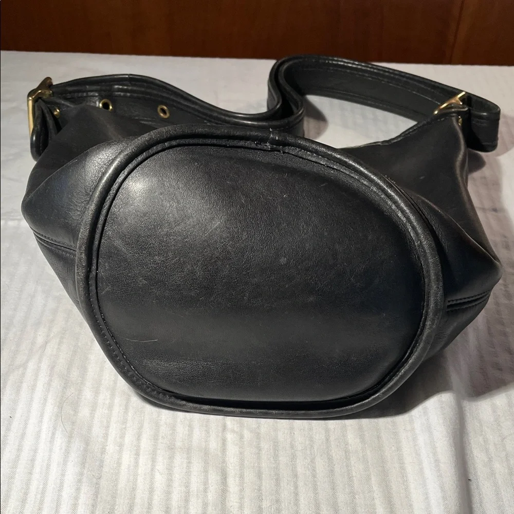 Coach Black Leather Shoulder Bag with Brass Details smoking home - Picture 3 of 12